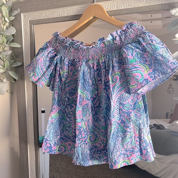 Lilly Pulitzer off the shoulder top - Picture 7 of 8